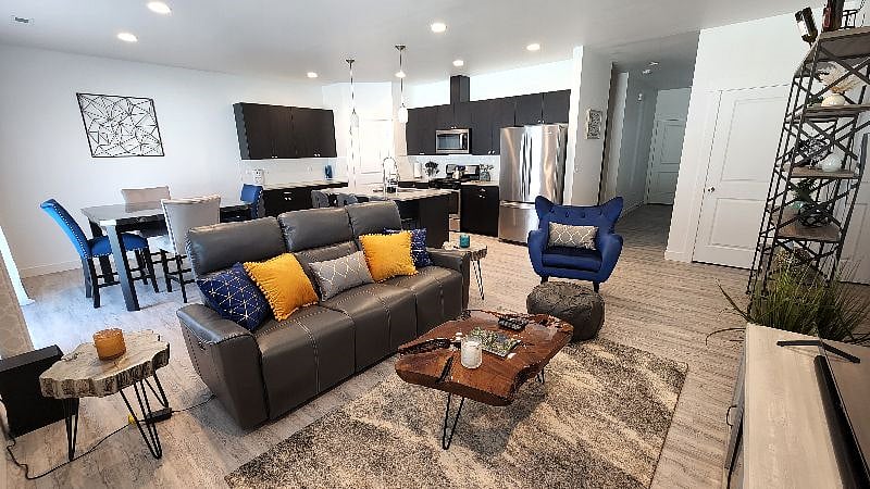 Furnished Finder property 437638_1 photo 3