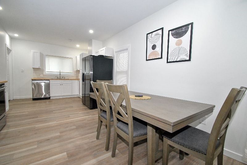 Furnished Finder property 437672_2 photo 4