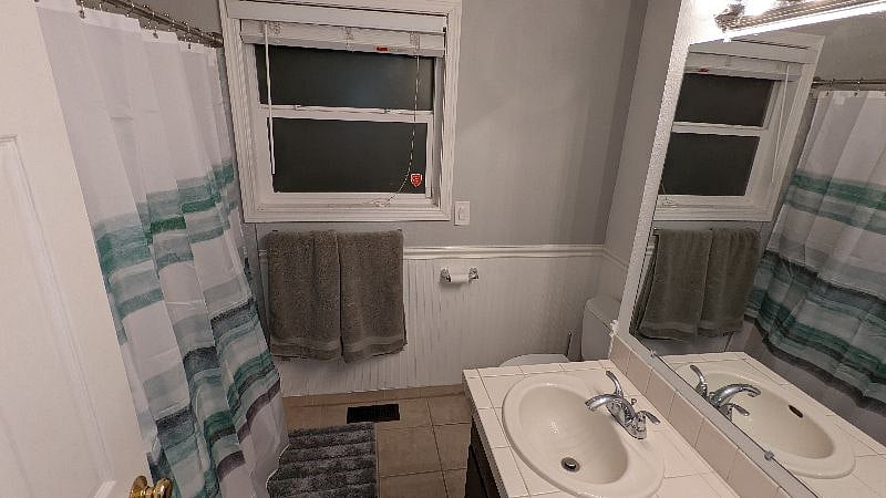 Main bathroom Queen bedroom. Soon to have ceiling fan and