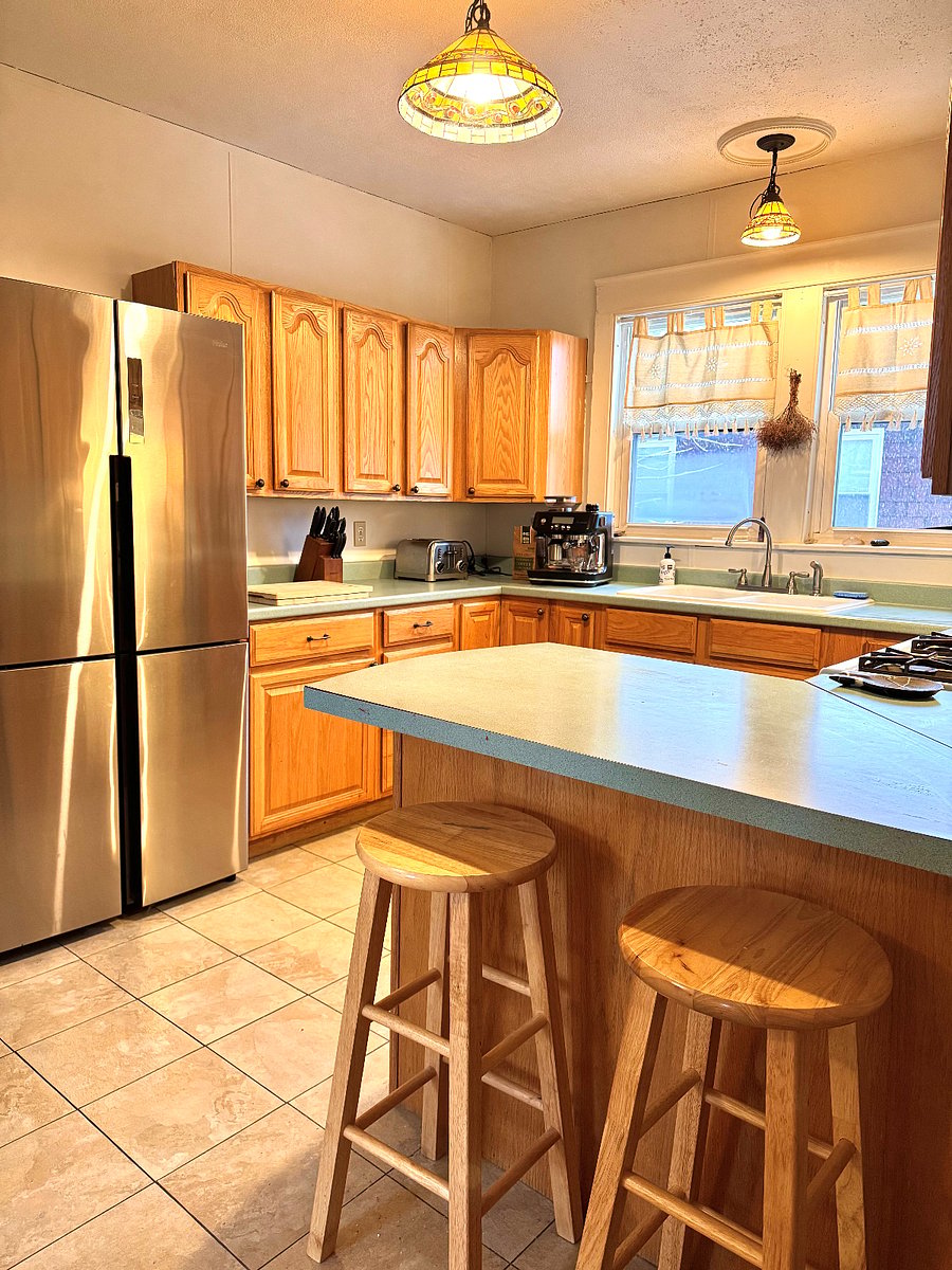 Full kitchen and Breville espresso machine