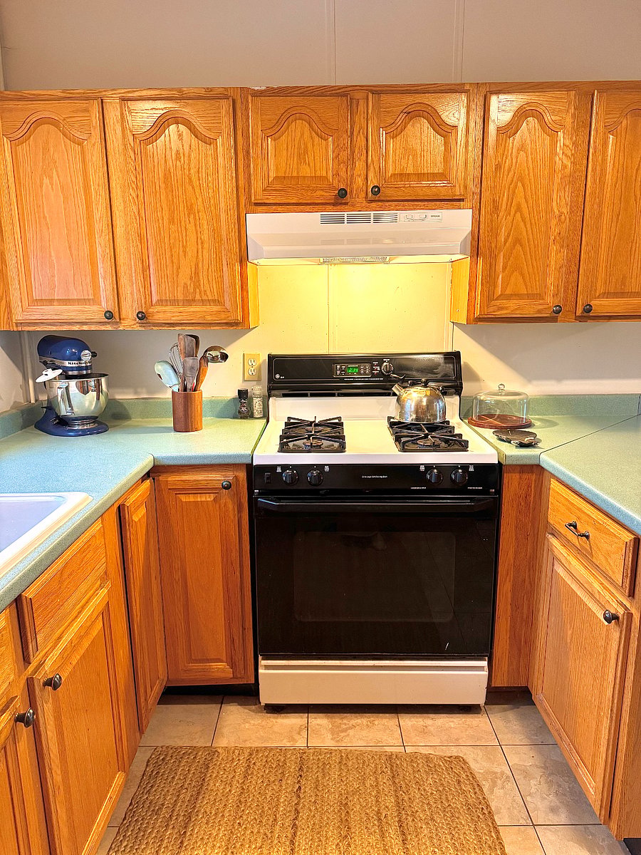 Gas oven & kitchen Aid