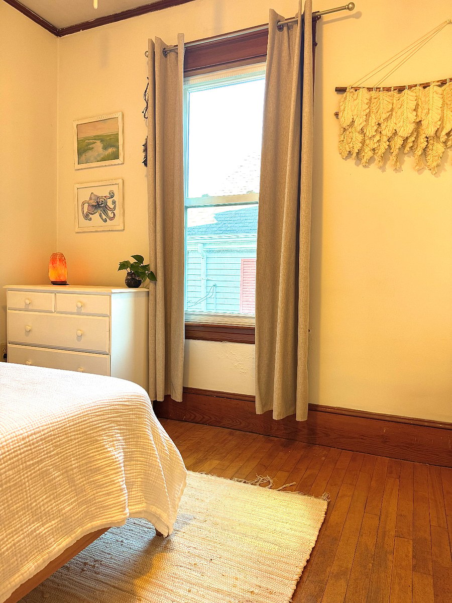 Second bedroom - queen size Tempur-pedic bed. Basic closet.