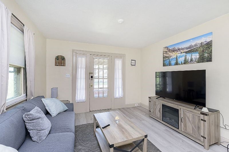 Furnished Finder property 437894_1 photo 5