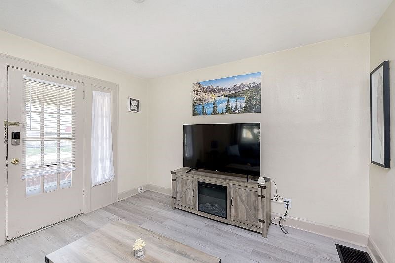 Furnished Finder property 437894_1 photo 6