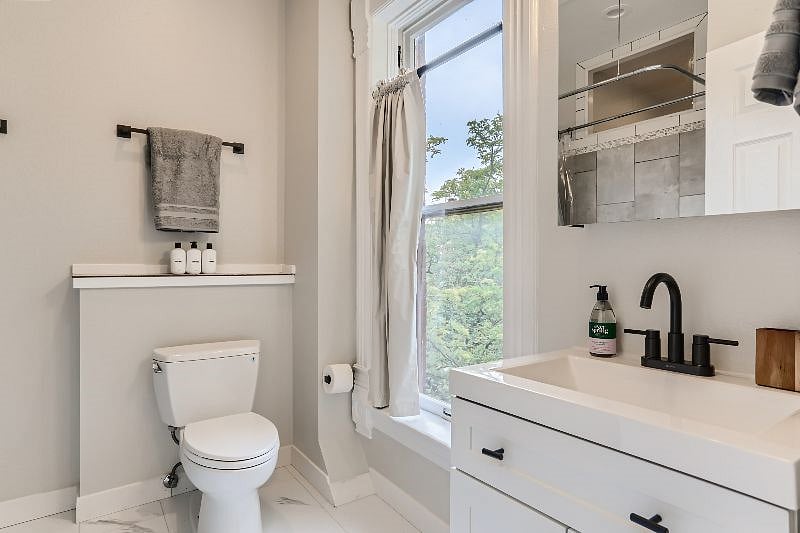 Furnished Finder property 437948_10 photo 12