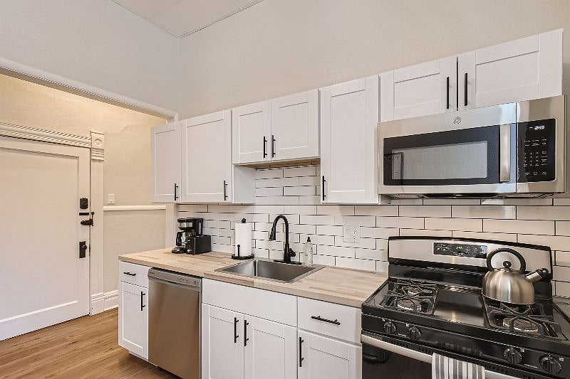 Furnished Finder property 437948_11 photo 11