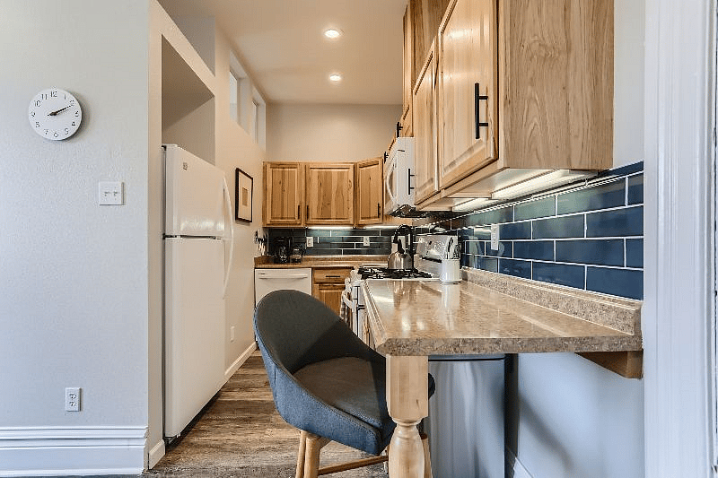 Furnished Finder property 437948_13 photo 5