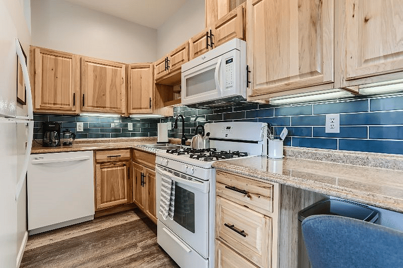 Furnished Finder property 437948_13 photo 6