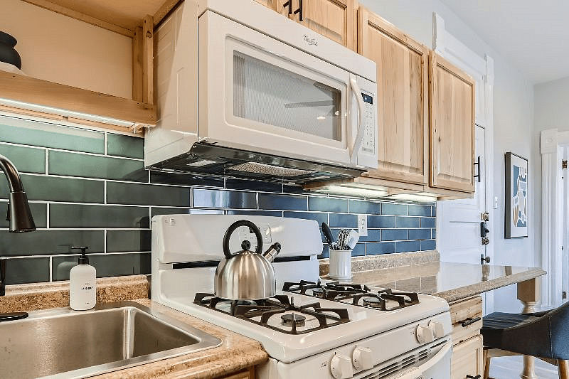 Furnished Finder property 437948_13 photo 22