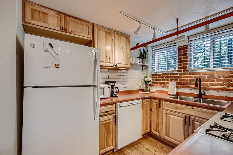 Furnished Finder property 437948_14 photo 6