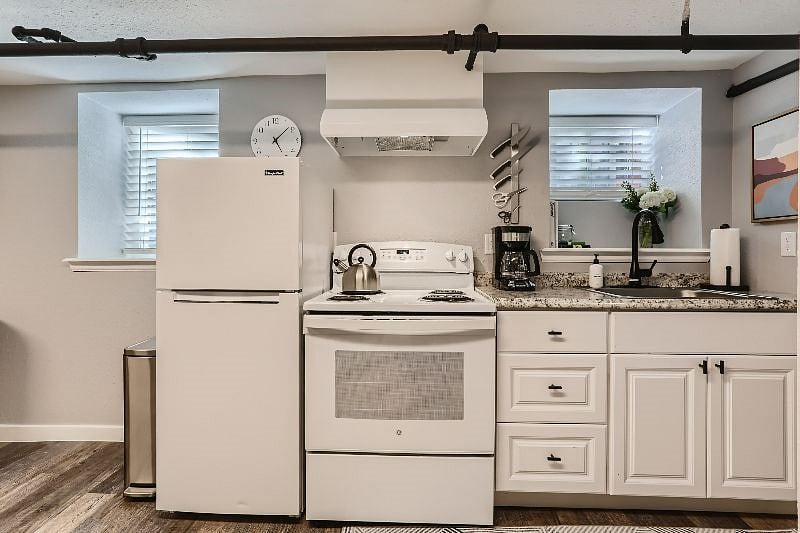 Furnished Finder property 437948_5 photo 14
