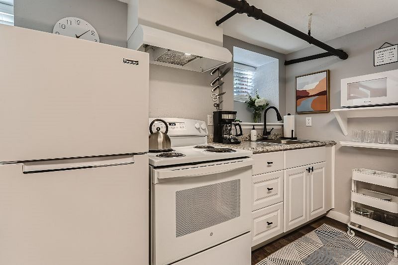 Furnished Finder property 437948_5 photo 15