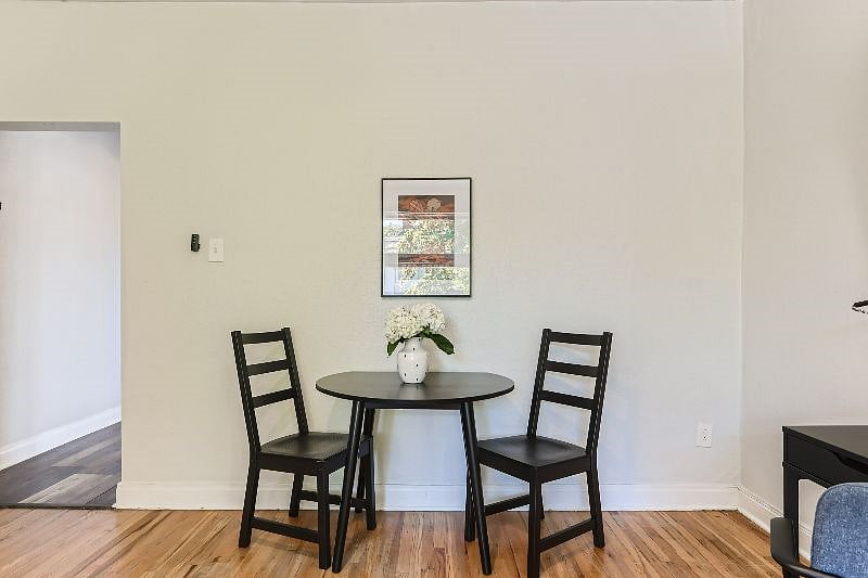 Furnished Finder property 437948_6 photo 9