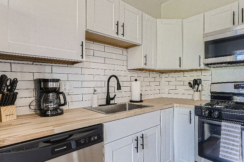 Furnished Finder property 437948_9 photo 13