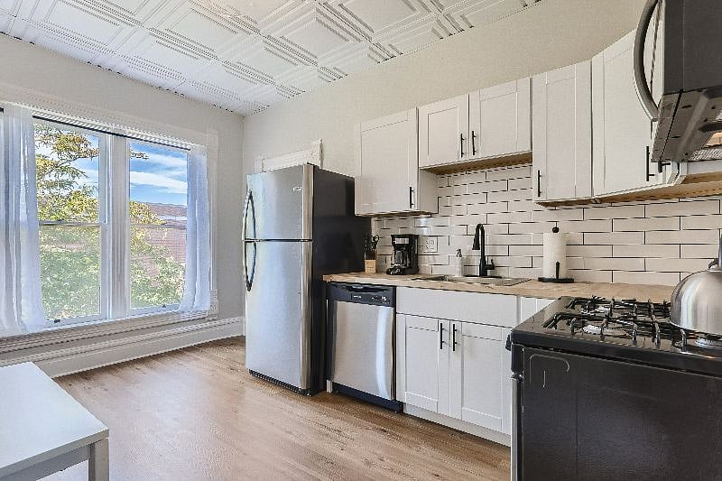 Furnished Finder property 437948_9 photo 14