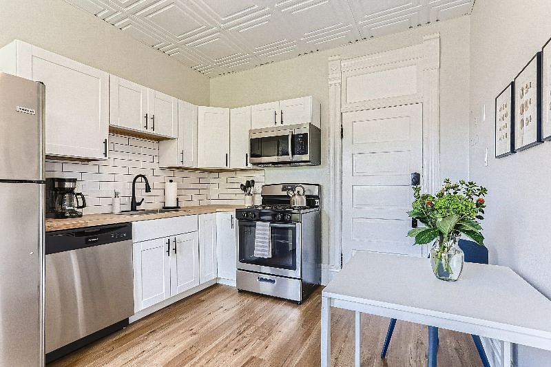 Furnished Finder property 437948_9 photo 17