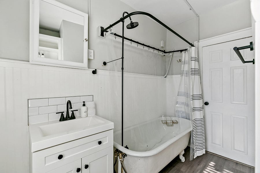 Furnished Finder property 437963_4 photo 24