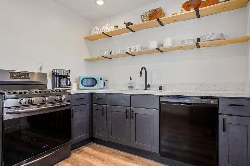 Furnished Finder property 437964_1 photo 12