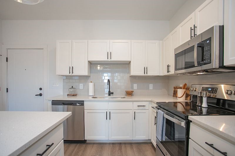 Furnished Finder property 437988_1 photo 4