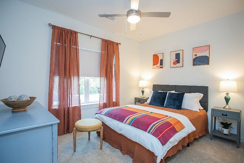 Queen bed in bedroom with tv.