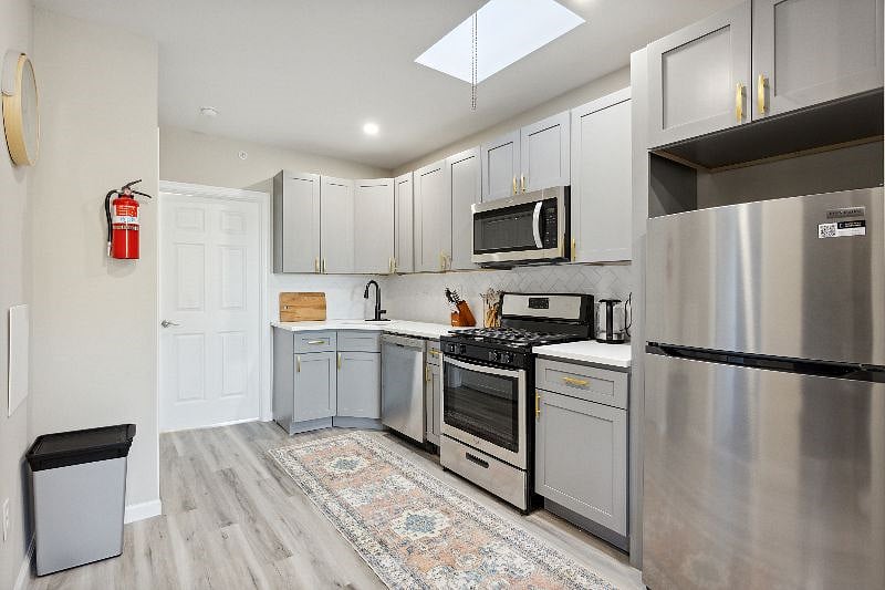 Furnished Finder property 438030_3 photo 10