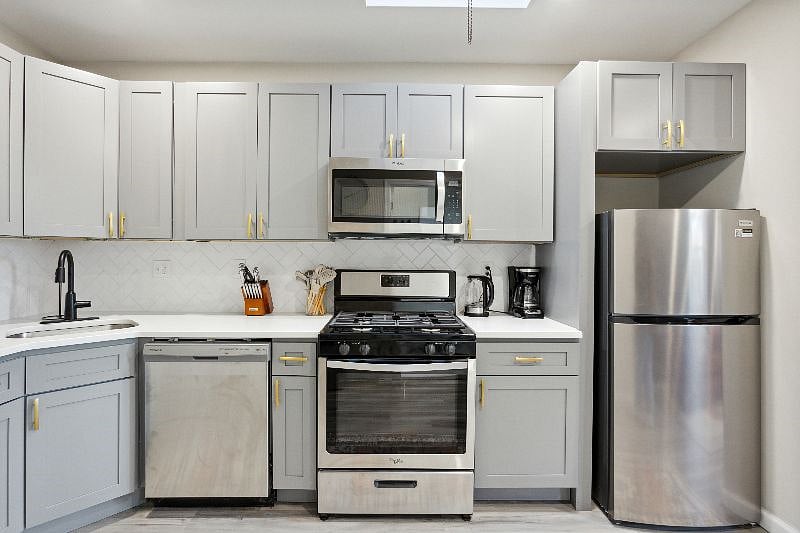 Furnished Finder property 438030_3 photo 12
