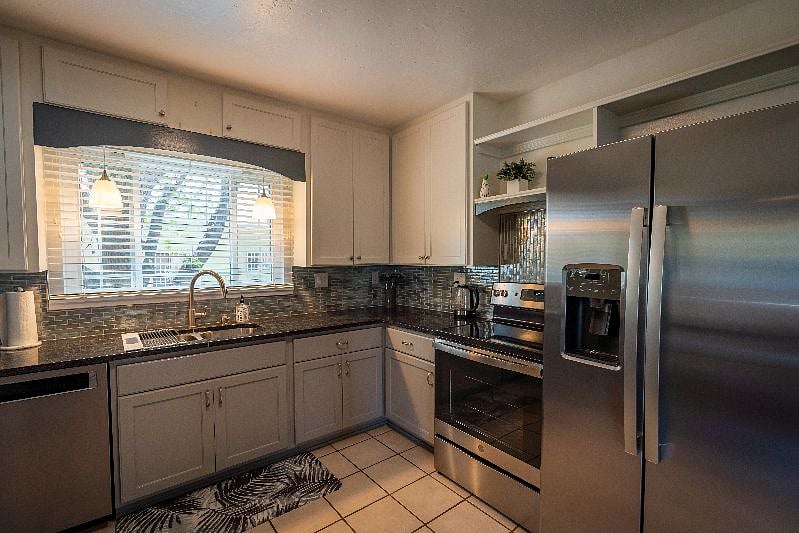 Furnished Finder property 438110_1 photo 3
