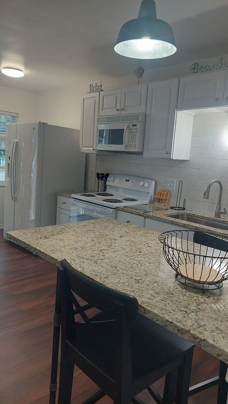 Furnished Finder property 438116_1 photo 7