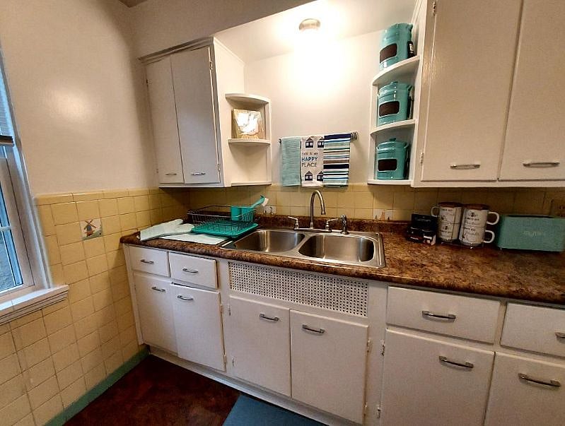 Sideview of Kitchen sink area 
