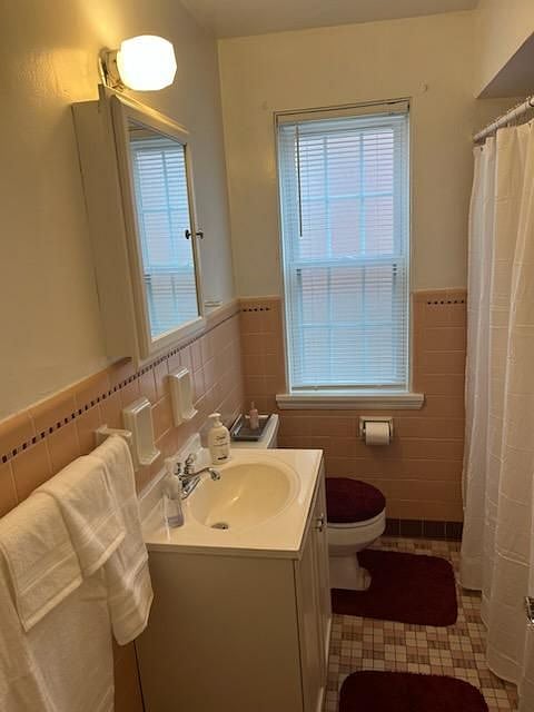 Bathroom with accessories 