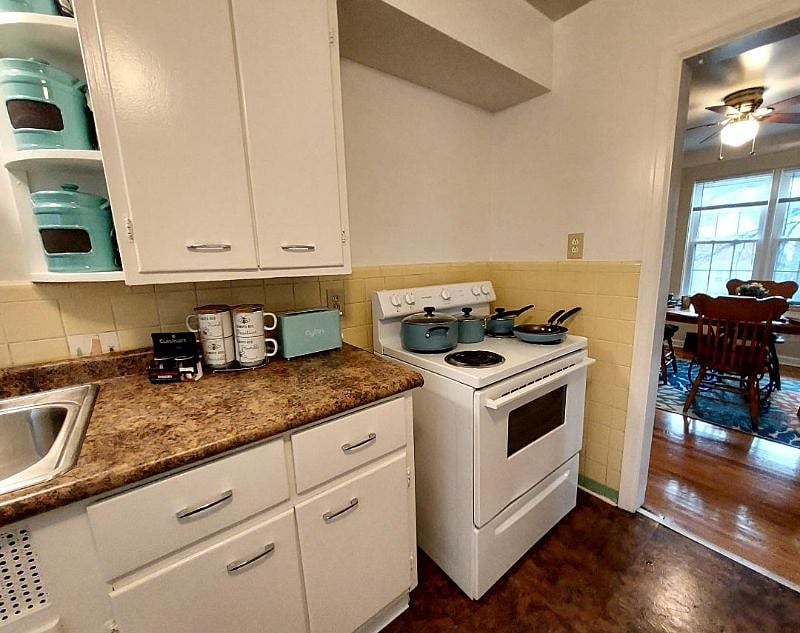 Kitchen view to Dining Area 