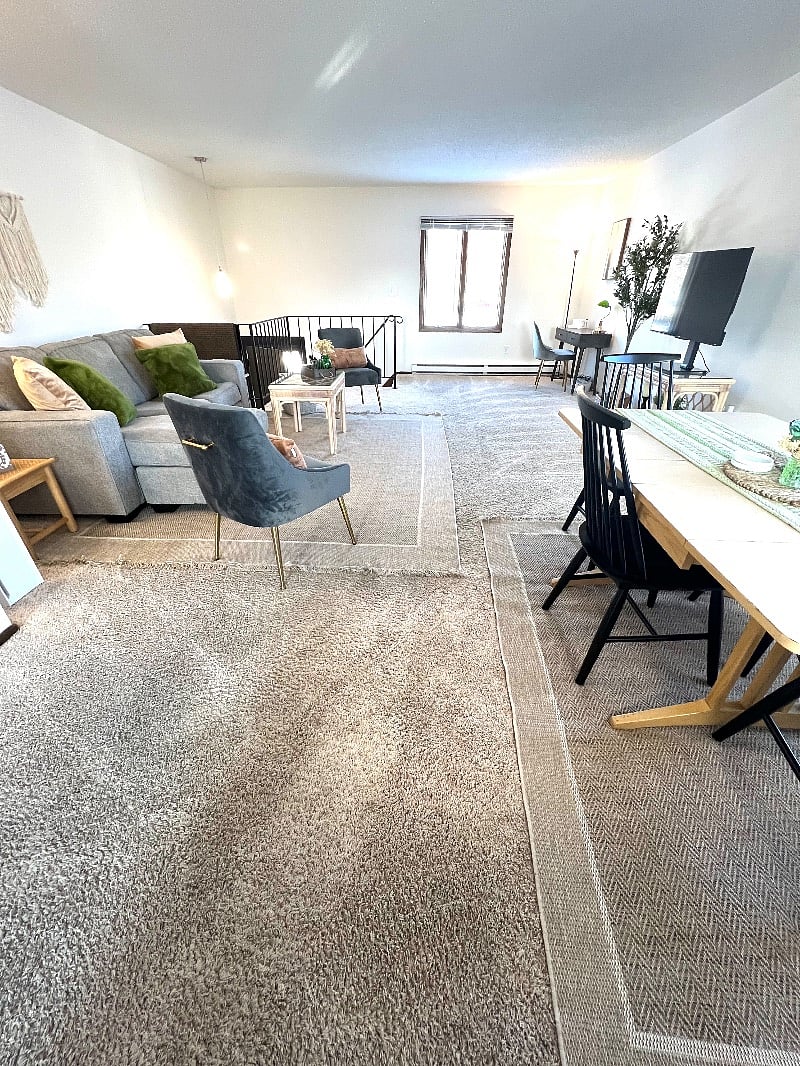 Many options of seating to relax and enjoy your free time.