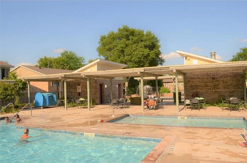 Furnished Finder property 438256_1 photo 30