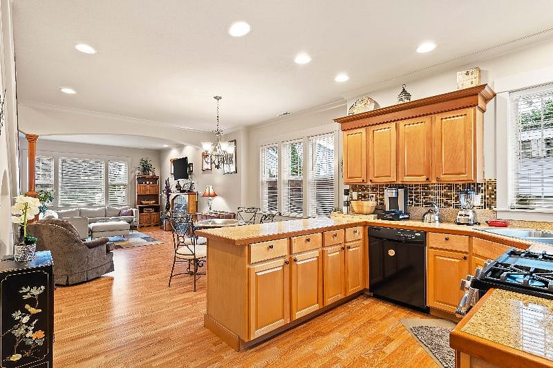 Furnished Finder property 438421_1 photo 12