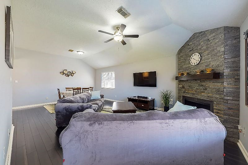 Furnished Finder property 438484_1 photo 4