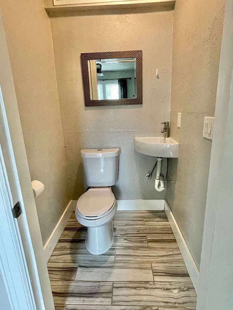 Primary bedroom half bathroom en suite