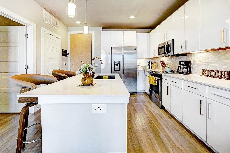 Furnished Finder property 438700_1 photo 7