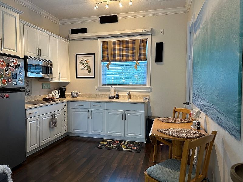 Furnished Finder property 438703_1 photo 3