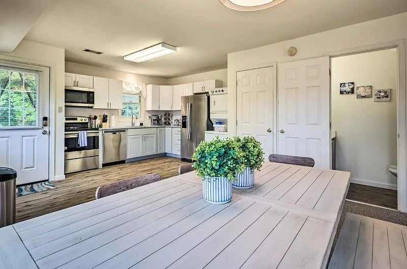 Furnished Finder property 438720_1 photo 3