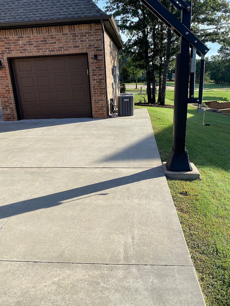 Inside the arch driveway.
Adjustable handle .