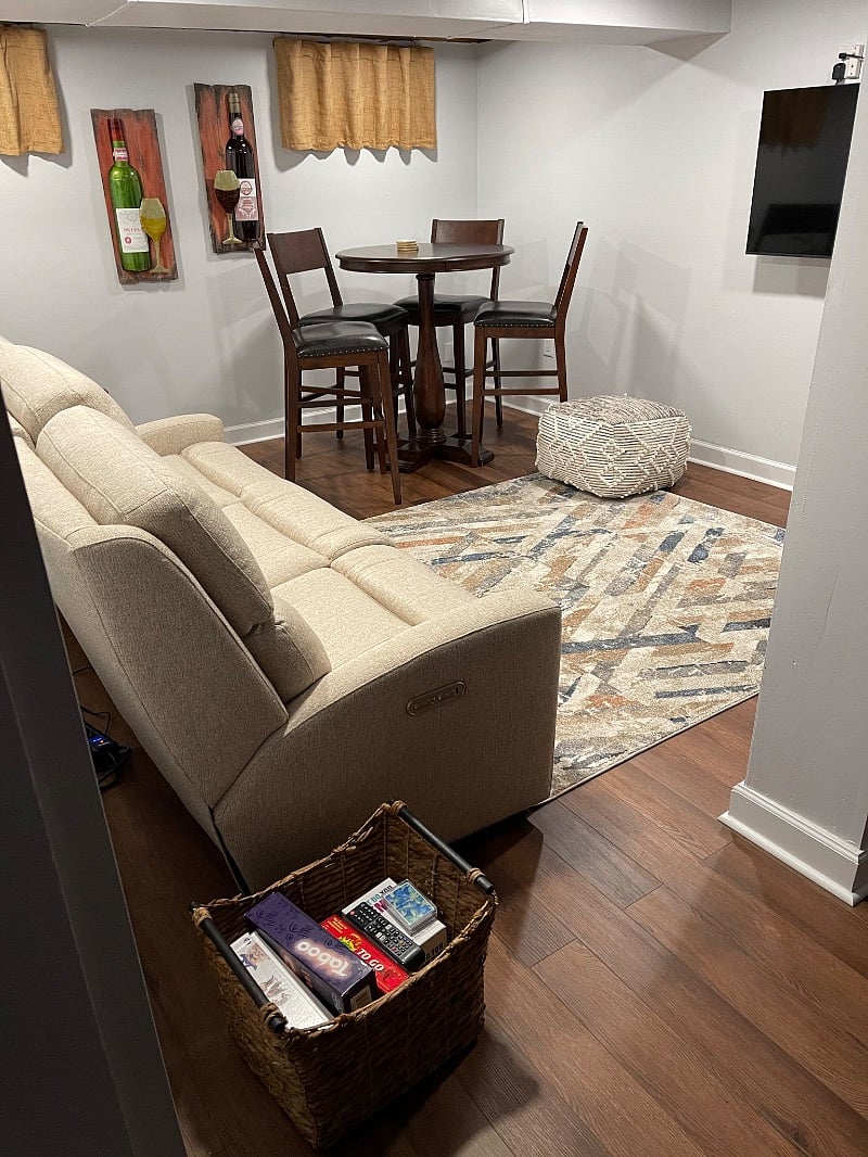 Partially furnished basement that can be used as an entertainment room.