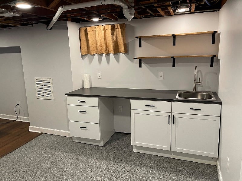 Small kitchenette in basement. The previous owners used this as a bar area.