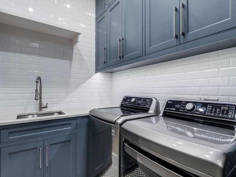 The Laundry Room - new appliances and fully equipped.