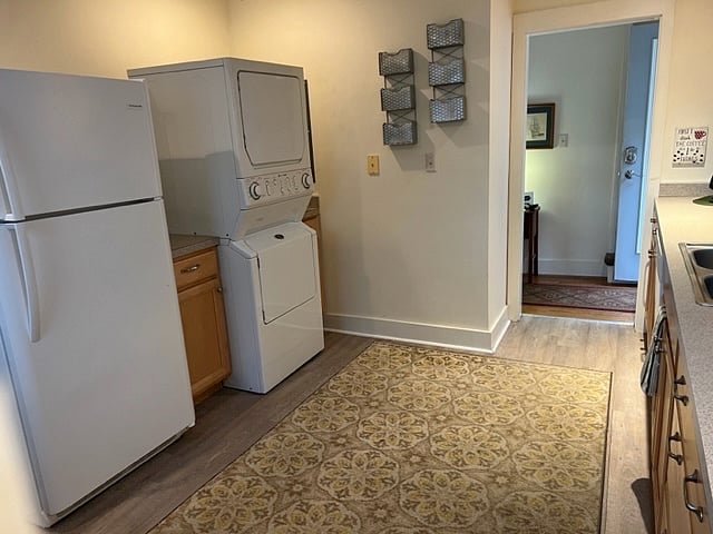Kitchen, laundry on main level