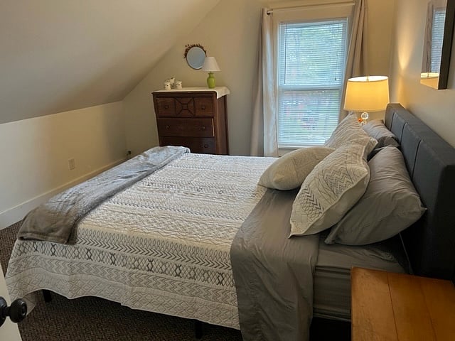 2nd level bedroom w/queen bed, closet, dresser