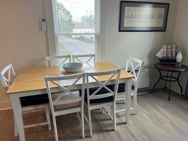 Dining/living room