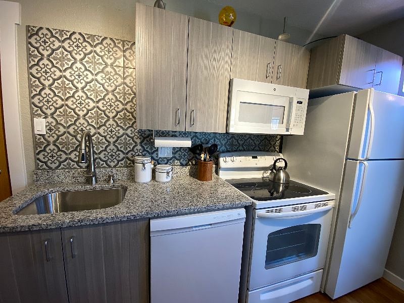 Furnished Finder property 438808_1 photo 7