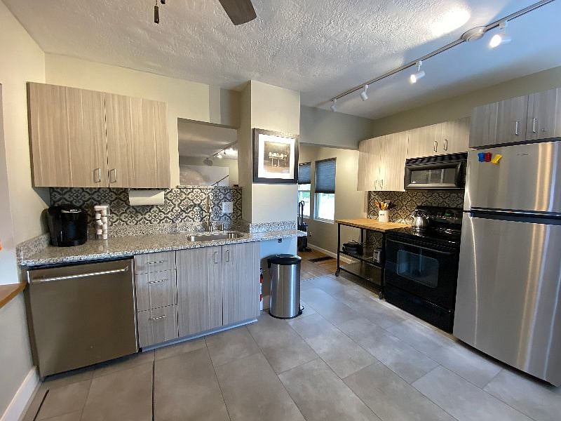Furnished Finder property 438808_2 photo 15