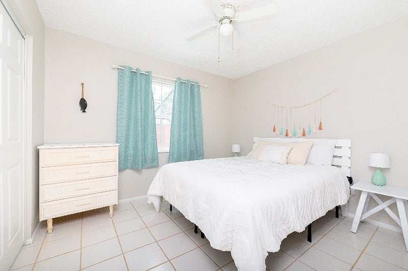 Second bedroom with brand new queen size  mattress.