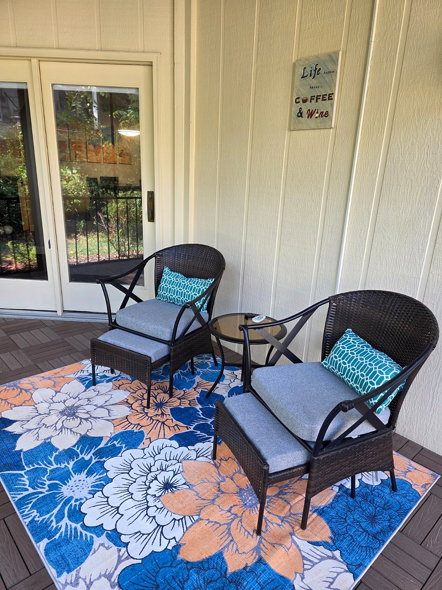 Screened patio.